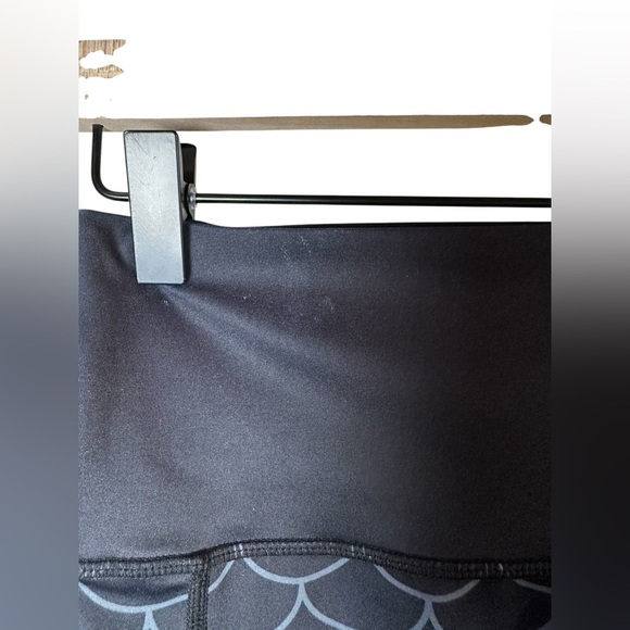 Constantly Varied Gear CVG Mermaid Scale Workout Shorts XS - Picture 3 of 7